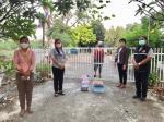 ลงพื้นที่แจกถุงยังชีพให้กับผู้สัมผัสเสี่ยงสูงโรคโควิด-19...